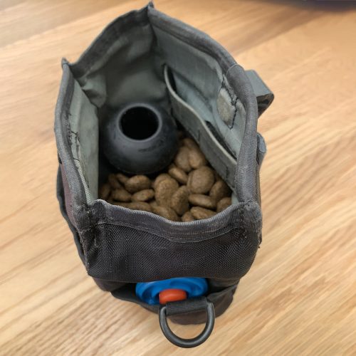 Medium Kong Classic dog toy – durable natural rubber, designed for chewing, fetch, and treat stuffing.